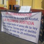 Defraudados por caja solidaria de la Azotal del municipio de Atzalan se manifiestan.